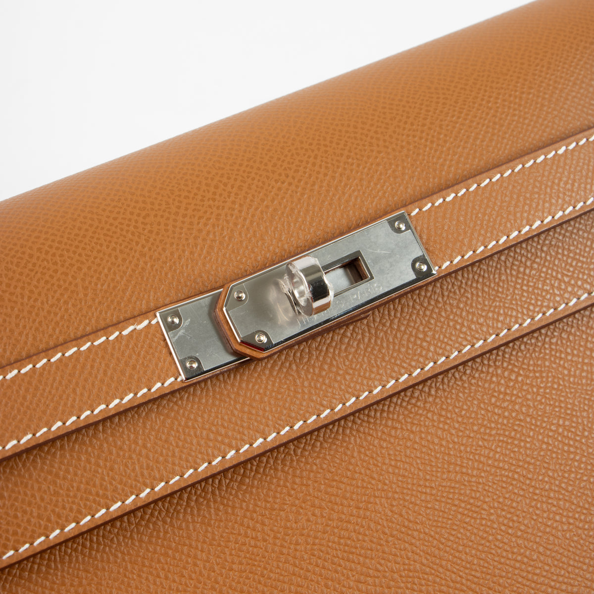 Shop this authentic Hermes Kelly Depeches 25 Gold Epsom PHW pre-loved on Labellov.com