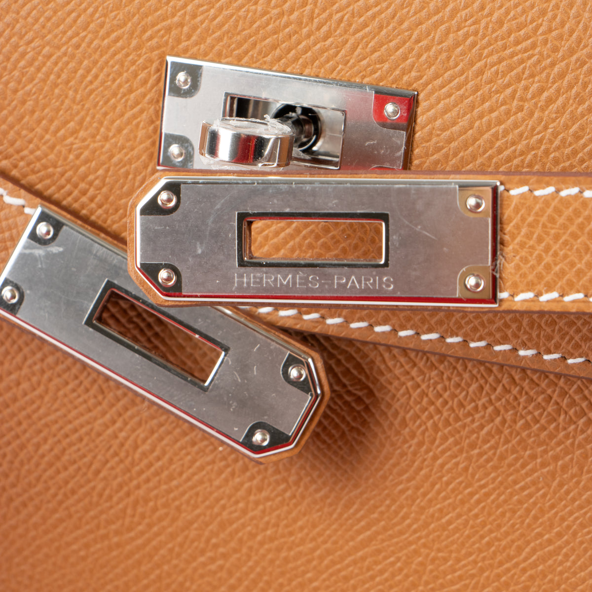 Shop this authentic Hermes Kelly Depeches 25 Gold Epsom PHW pre-loved on Labellov.com