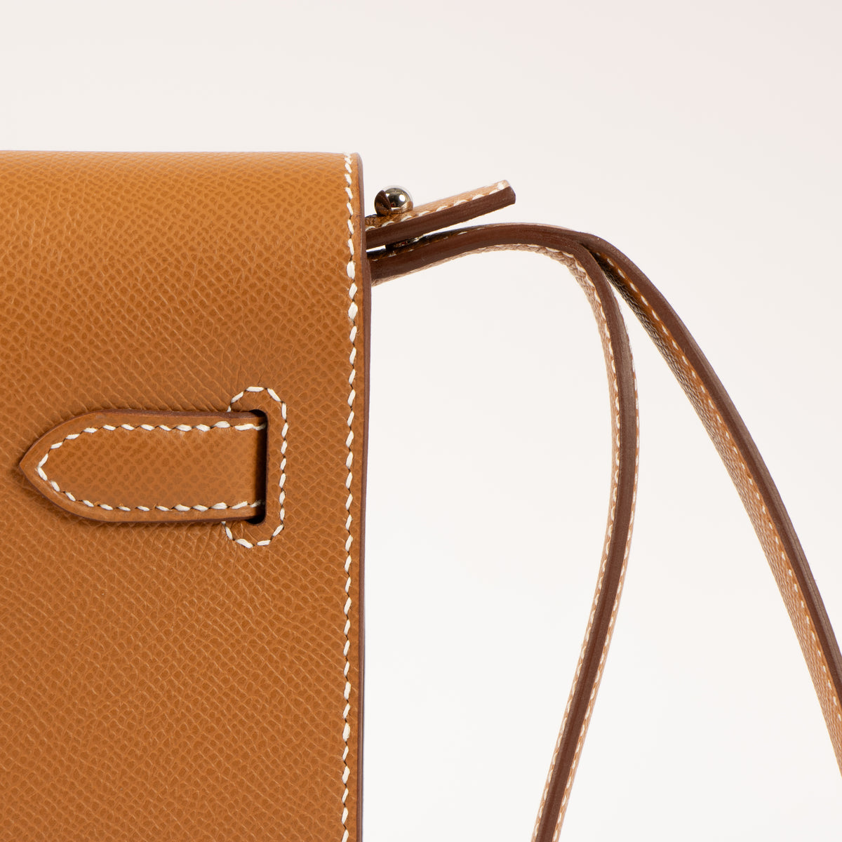 Shop this authentic Hermes Kelly Depeches 25 Gold Epsom PHW pre-loved on Labellov.com