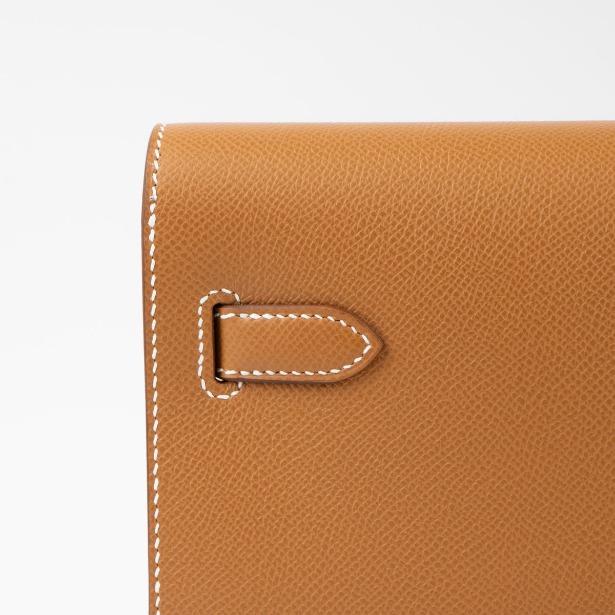 Shop this authentic Hermes Kelly Depeches 25 Gold Epsom PHW pre-loved on Labellov.com