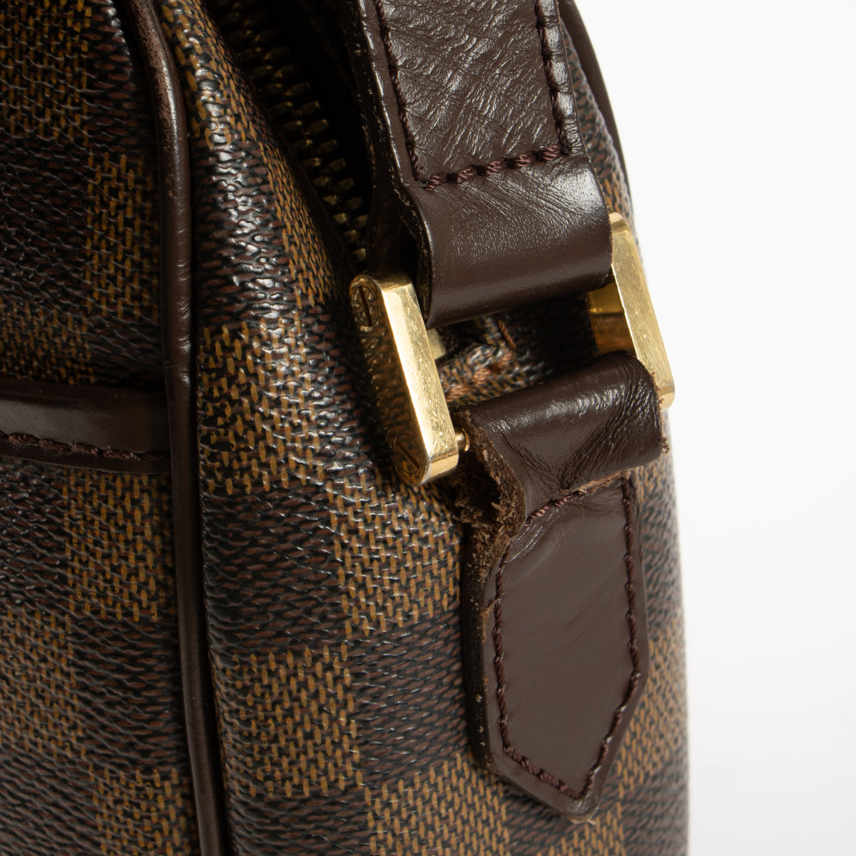 Shop this authentic Louis Vuitton Damier Ebene Ipanema GM Crossbody pre-loved on Labellov.com