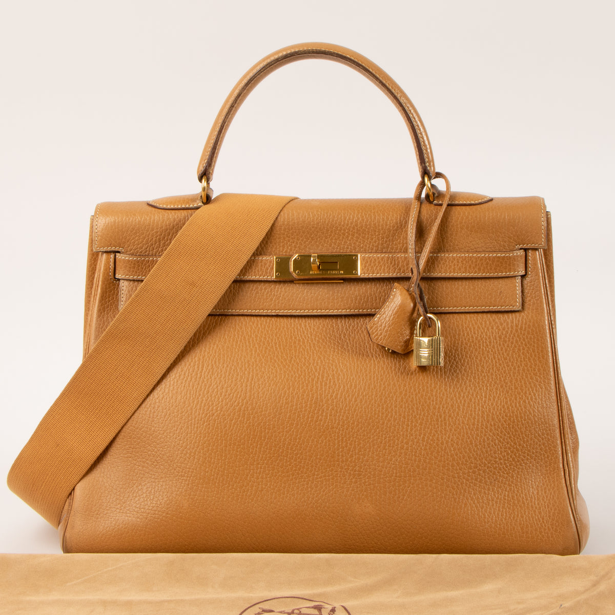 Shop this authentic Hermes Kelly 35 Naturel Sable Ardennes GHW pre-loved on Labellov.com