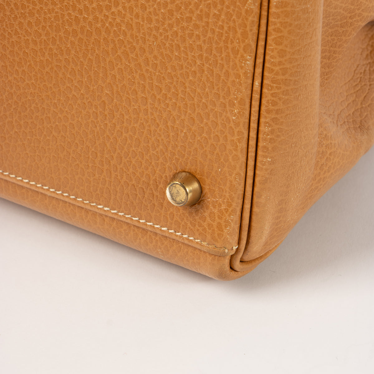 Shop this authentic Hermes Kelly 35 Naturel Sable Ardennes GHW pre-loved on Labellov.com