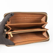 Shop the authentic Louis Vuitton Monogram Zippy Wallet second hand on Labellov.com!