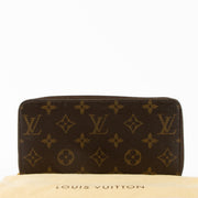 Shop the authentic Louis Vuitton Monogram Zippy Wallet second hand on Labellov.com!