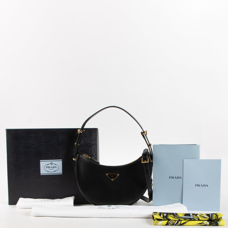 Shop this authentic Prada Black Shoulder bag pre-loved onn Labellov.com