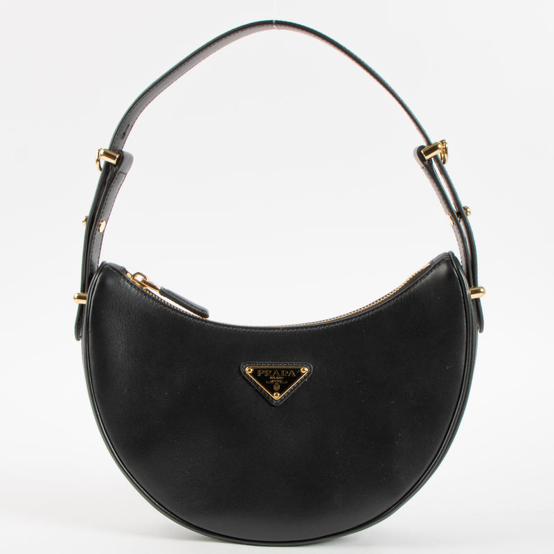 Shop this authentic Prada Black Shoulder bag pre-loved onn Labellov.com