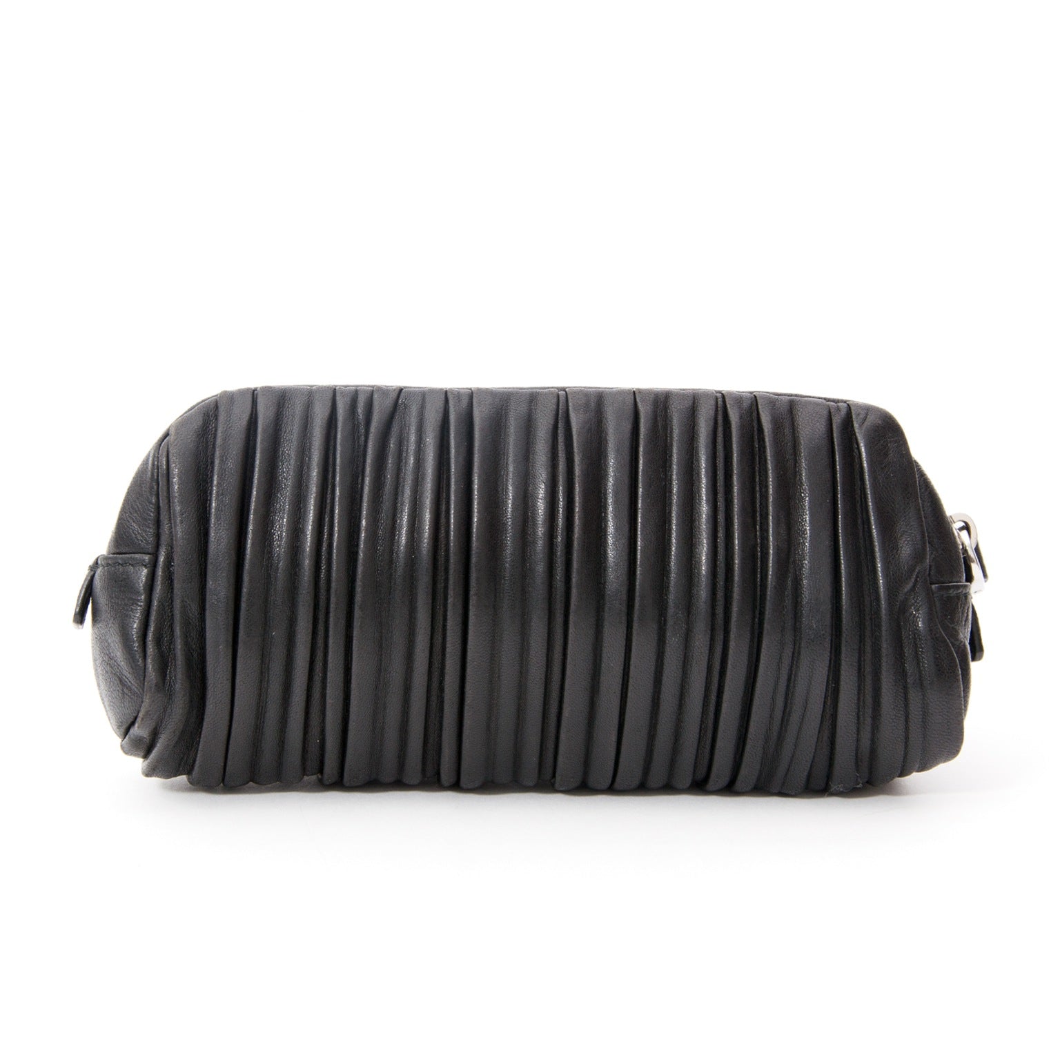 Miu Miu Black Leather Pochette, Labellov offers a wide selection of new and preloved luxury handbag. Visit the platform for a safe and secure shopping experience