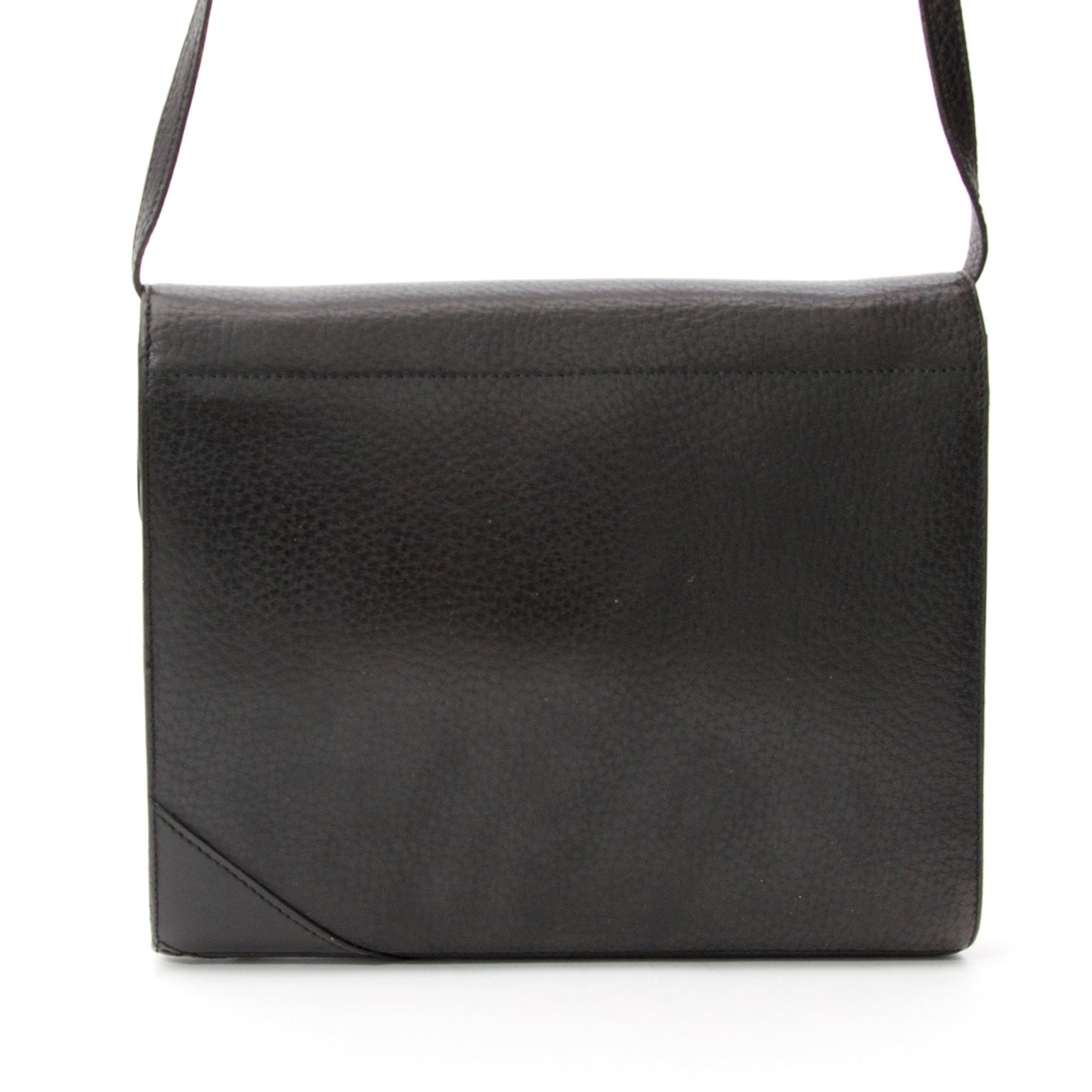 Delvaux Vintage Zwarte Leren Shoudertas, Labellov biedt een ruime selectie aan nieuwe en tweedehands luxe handtassen met de juiste prijs. Bezoek de online platform voor een veilige en betrouwbare winkelervaring.