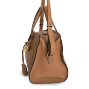 achetez en ligne Alexander McQueen Medium Camel Padlock Satchel Bag à un bon prix chez Labellov à Anvers