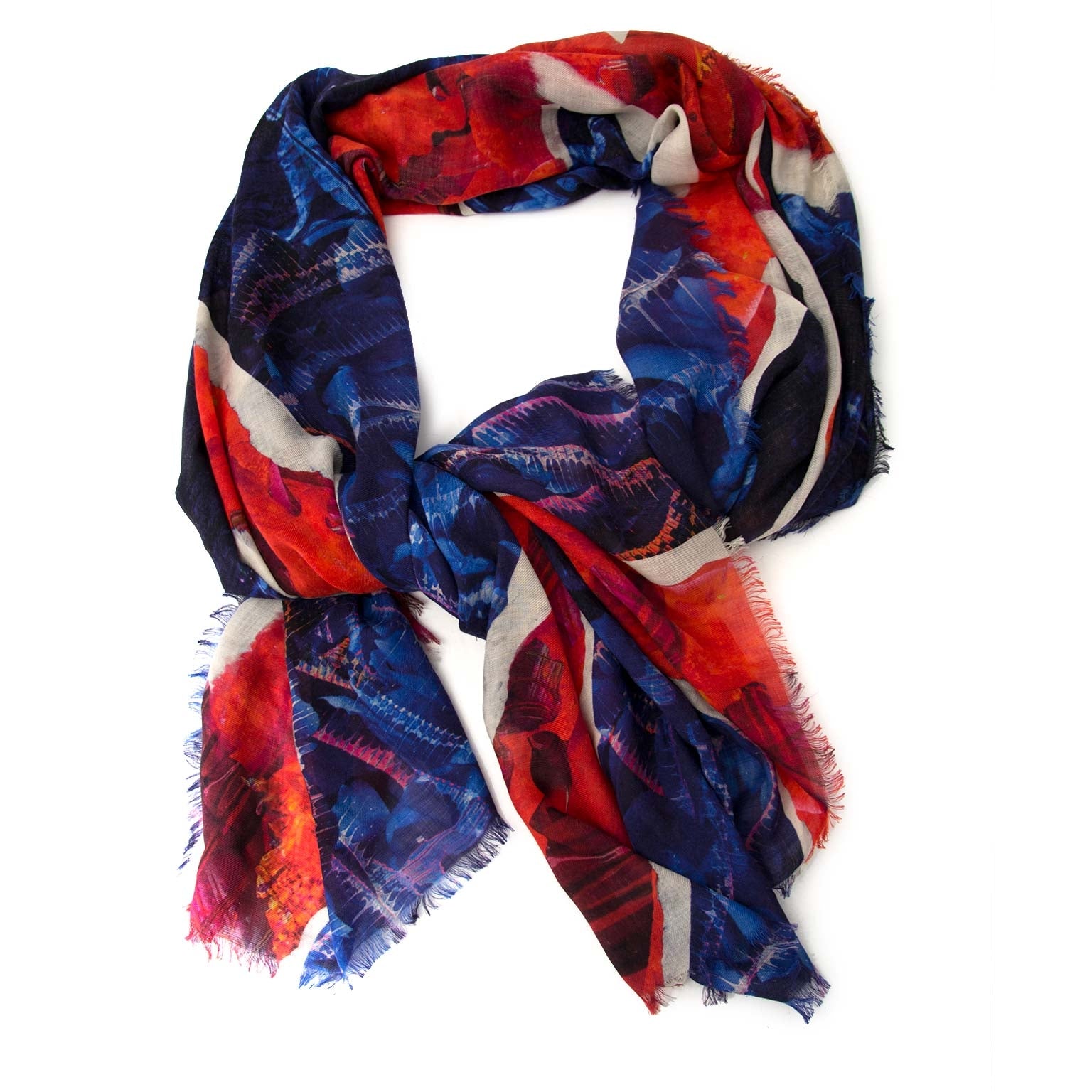Alexander Mcqueen 'Union Jack' Silk Chiffon Scarf Buy authentic designer Alexander mcqueen secondhand scarves at Labellov at the best price. Safe and secure shopping. Koop tweedehands authentieke Alexander Mcqueen sjaal bij designer webwinkel labellov