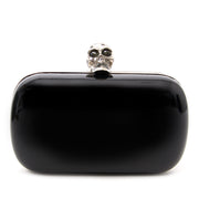 Alexander McQueen Skull Box Bag kopen en verkopen aan de beste prijs. We buy and sell your secondhand bags for the best price.