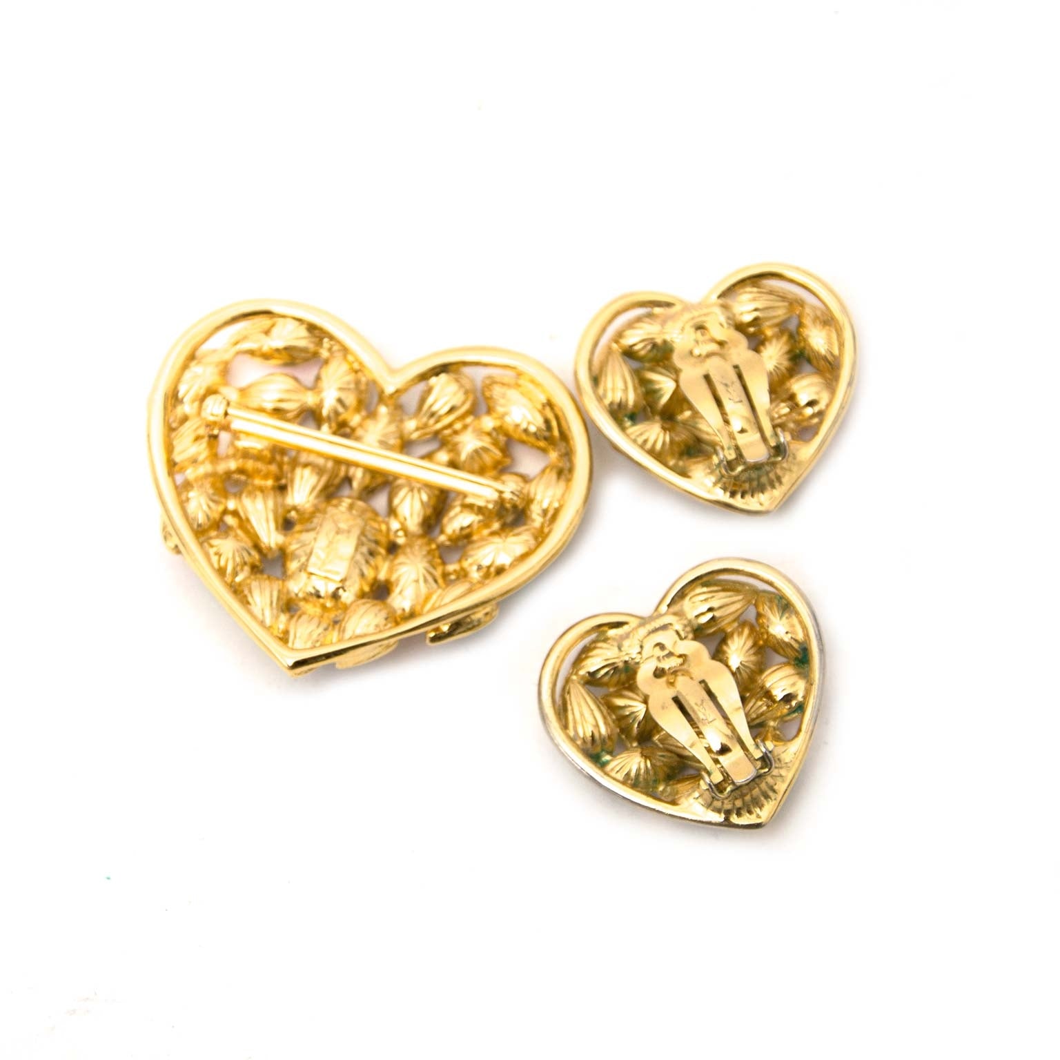 Yves Saint Laurent Colored Jewellery Set - Earrings & Brooch Buy authentic designer YSL Yves Saint Laurent secondhand jewellery at Labellov at the best price. Safe and secure shopping. Koop tweedehands authentieke Juwelen bij designer webwinkel labellov