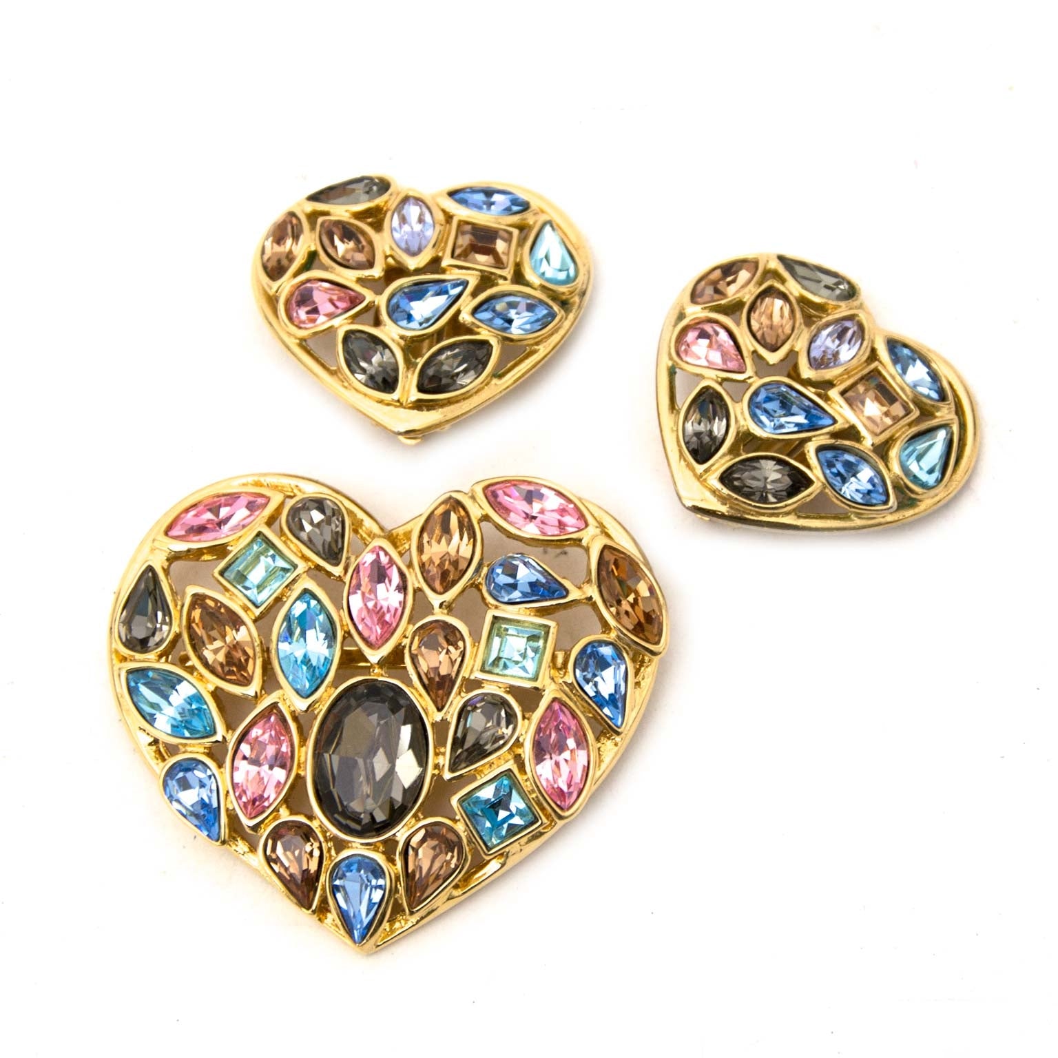 Yves Saint Laurent Colored Jewellery Set - Earrings & Brooch Buy authentic designer YSL Yves Saint Laurent secondhand jewellery at Labellov at the best price. Safe and secure shopping. Koop tweedehands authentieke Juwelen bij designer webwinkel labellov