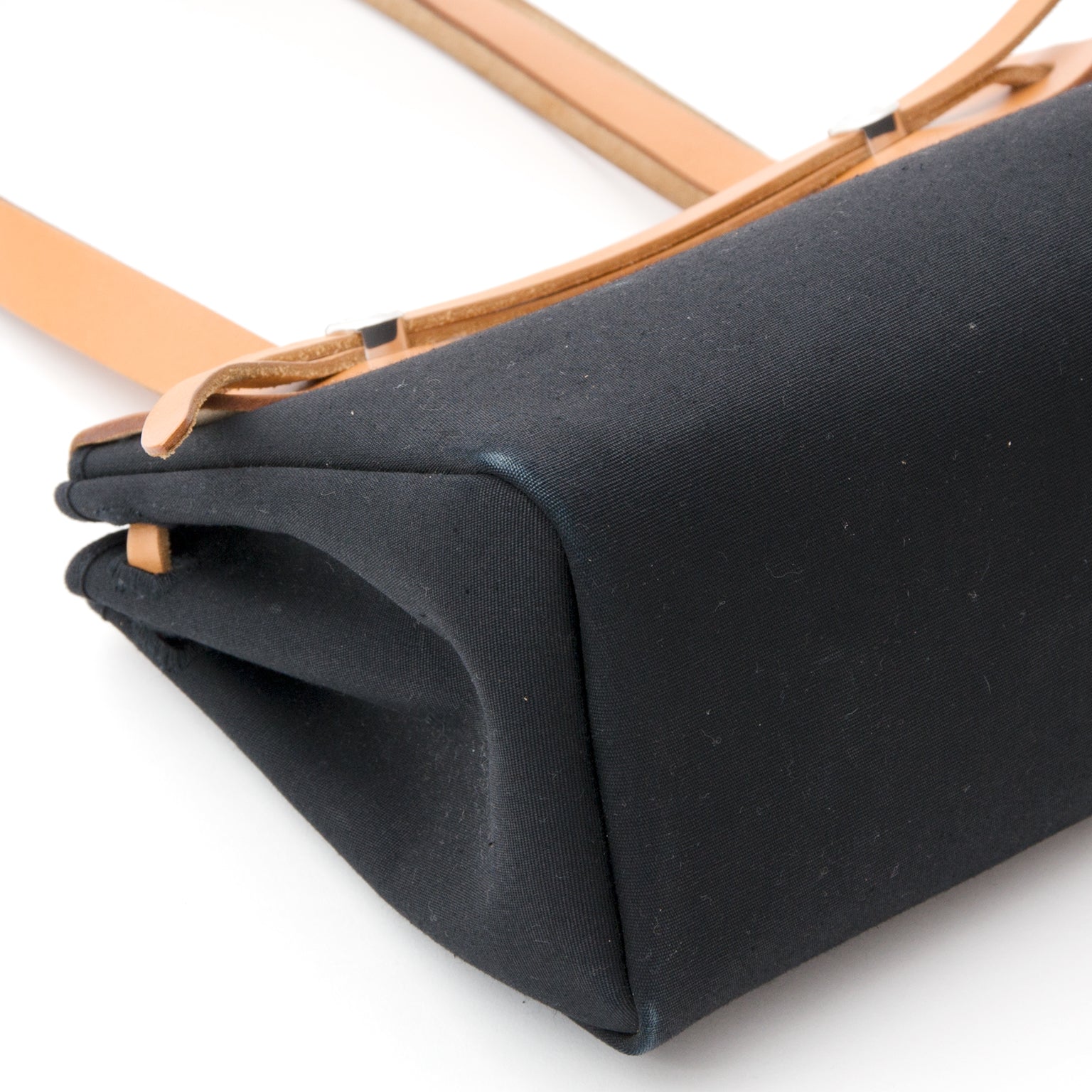 Hèrmes Black Herbag ZIp with Beige Canvas, For more vintage preloved or new luxury handbags, visit Labellov. The online platform offers a wide selection of designer brands for the right price.