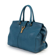 Shop online second hand Yves Saint Laurent Blue ChYc Cabas Shoulder Bag at Labellov.com. Achetez en ligne second main Yves Saint Laurent bleu ChYc cabas sac chez Labellov.com. Online kopen van een tweedehands Yves Saint Laurent blauwe handtas bij Labellov