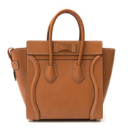 Vintage Céline cognac micro debossed luggage handbag for the best price at Labellov webshop. Safe and secure online shopping with 100% authenticity. Vintage Céline cognac micro debossed sac à bagages pour le meilleur prix.