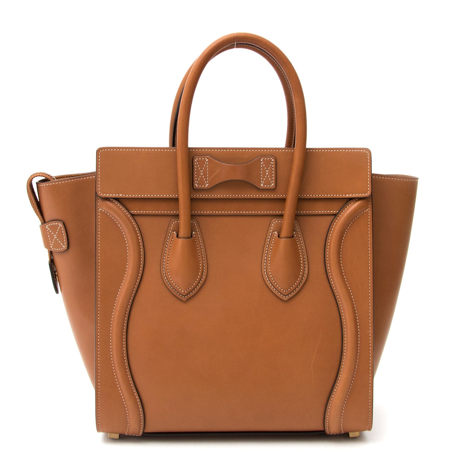 Vintage Céline cognac micro debossed luggage handbag for the best price at Labellov webshop. Safe and secure online shopping with 100% authenticity. Vintage Céline cognac micro debossed sac à bagages pour le meilleur prix.