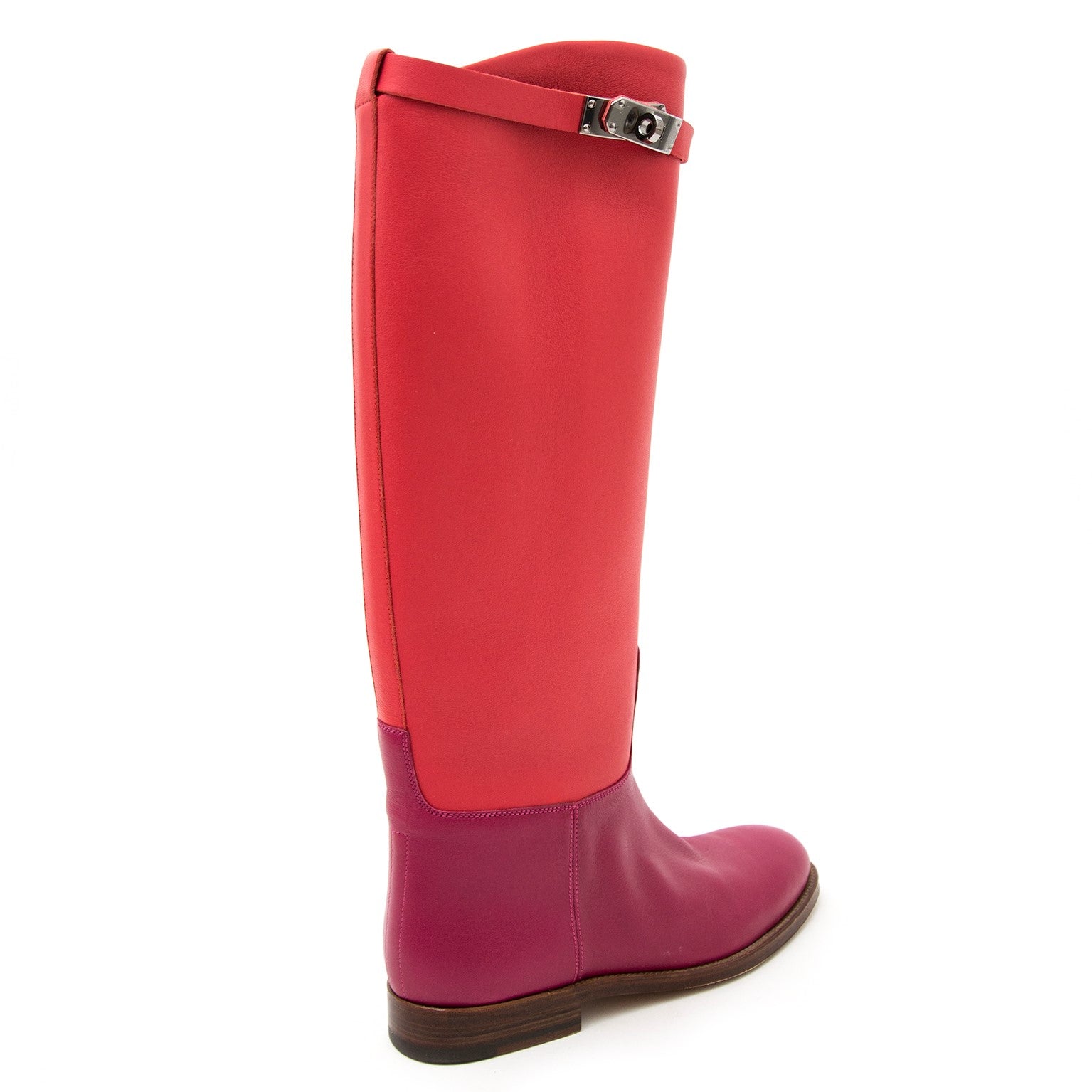 Vintage Hermès bicoloré jumping boots for the best price at Labellov webshop. Safe and secure online shopping with 100% authenticity. Vintage Hermès bicoloré jumping bottes pour le meilleur prix.