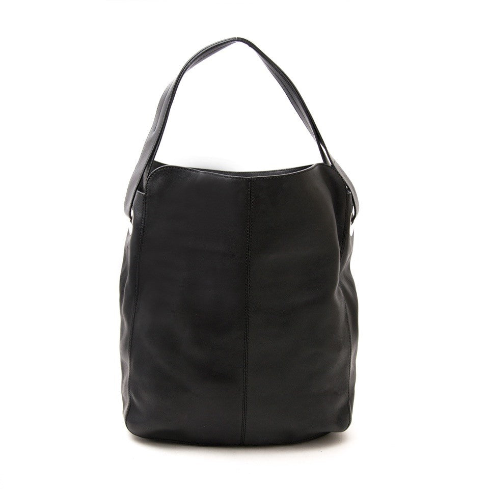 Vintage Tod's shoulder bag for the best price at Labellov webshop. Safe and secure online shopping with 100% authenticity. Vintage Tod's sac à epaule pour le meilleur prix.