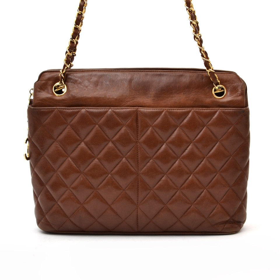 Vintage Chanel shopping bag for the best price at Labellov webshop. Safe and secure online shopping with 100% authenticity. Vintage Chanel sac de courses pour le meilleur prix.