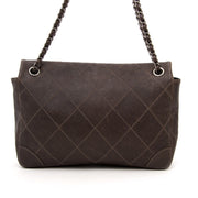 Vintage Chanel brown single flap bag for the best price at Labellov webshop. Safe and secure online shopping with 100% authenticity. Vintage Chanel brun sac à rabat simple pour le meilleur prix.