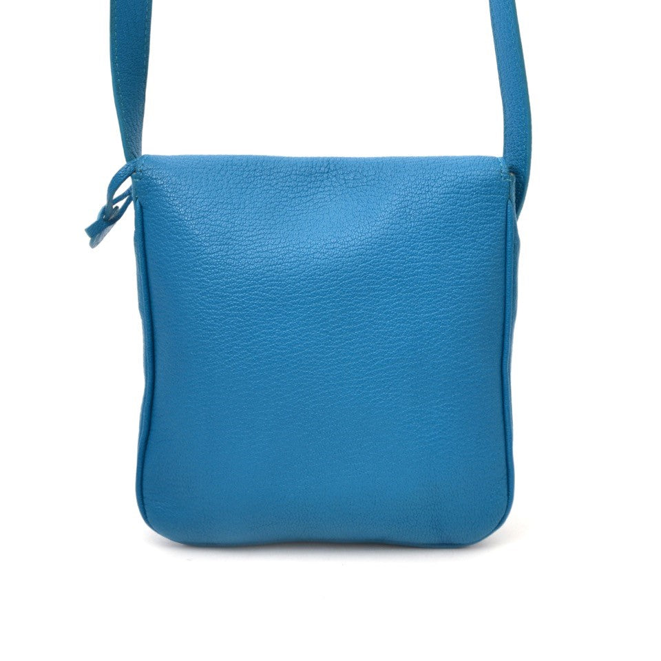 Vintage Delvaux crossbody bag for the best price at Labellov webshop. Safe and secure online shopping with 100% authenticity. Vintage Delvaux crossbody bag pour le meilleur prix.