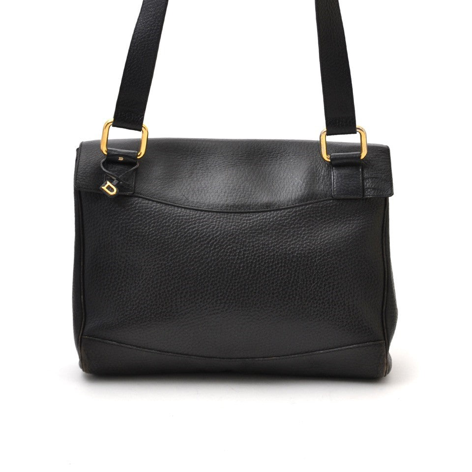 Searching for the perfect daily Delvaux? We buy and sell your 100% authentic designer bags for the best price. Zoekt u voor de ideale dagelijkse Delvaux? Wij kopen en verkopen uw 100% authentieke handtassen voor de beste prijs.
