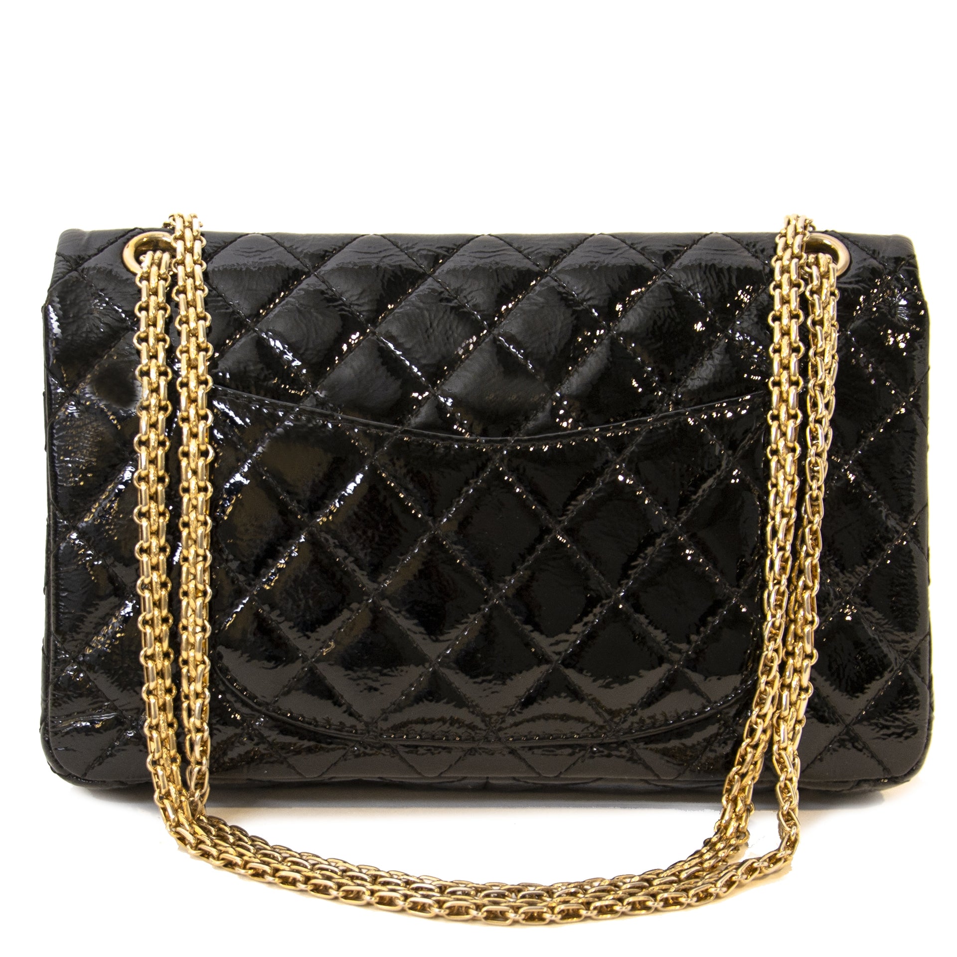 Koop een auhtentieke Chanel Black Patent Flap Shoulder Bag aan de jusite prijs bij LabelLov webshop.