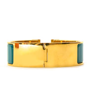 Koop en verkoop uw authentieke Hermès Clic Clac H Gold Emeraude GM