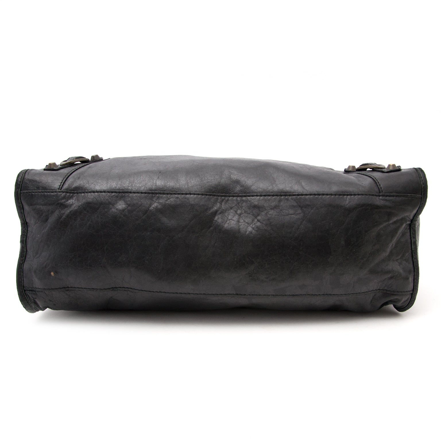 Op zoek naar een zwarte Balenciaga City Handtas uit kalfsleder? Nu online op labellov.com tegen de beste prijs.