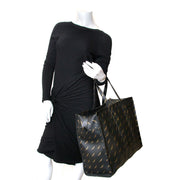 Bent u op zoek naar een authentieke Balenciaga Large Black Gold Logo Bazar Shopper an de beste prijs? Koop en verkoop.