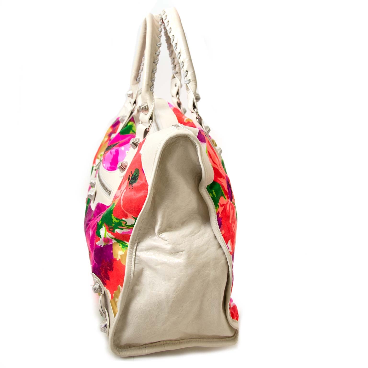 safe online shopping at labellov vintage fashion webshop with balenciaga bags