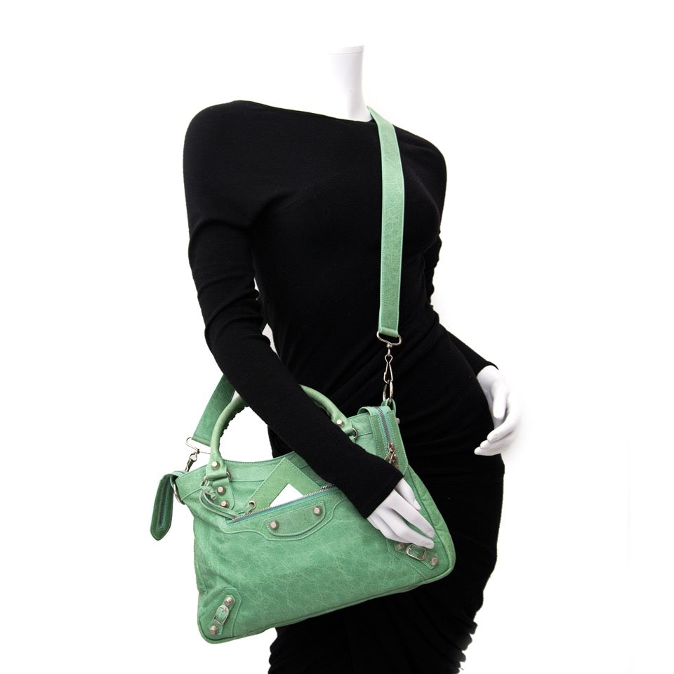 Acheter de sac à mains Balenciaga Town en vert aqua pour le meilleur prix en ligne avec Labellov Anvers