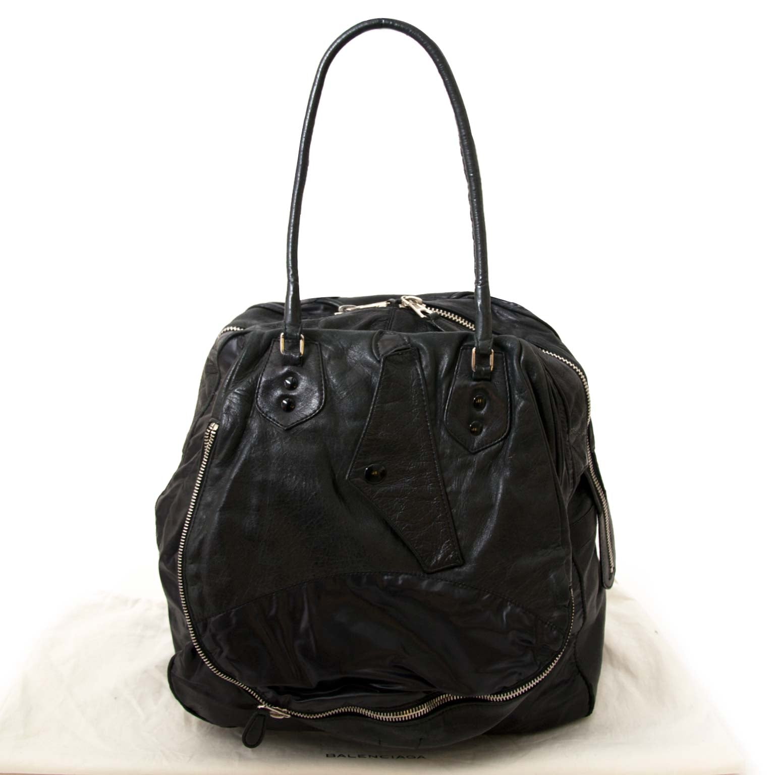 safe online shopping at labellov vintage fashion webshop with balenciaga bags