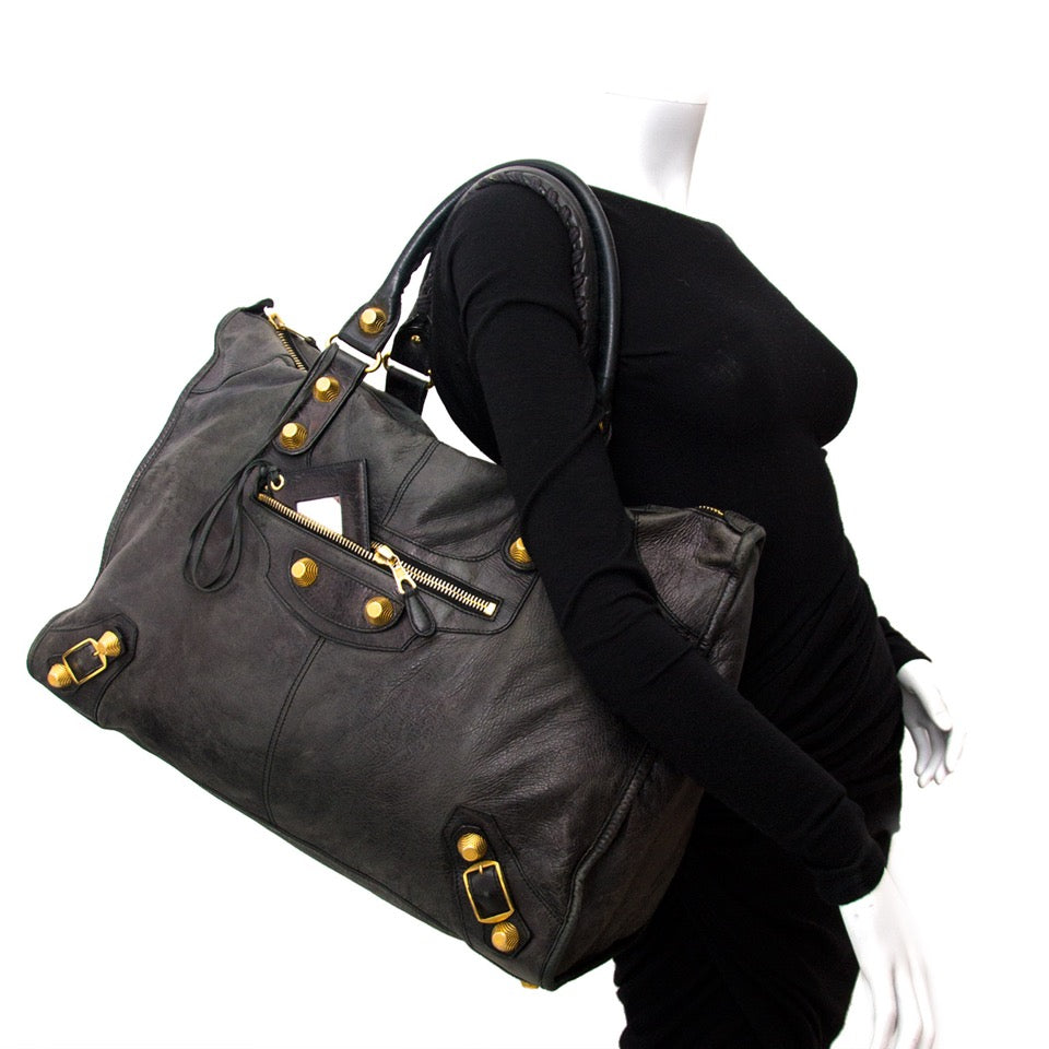 koop veilig online aan de beste prijs Balenciaga Weekender Black GHW Gold Hardware