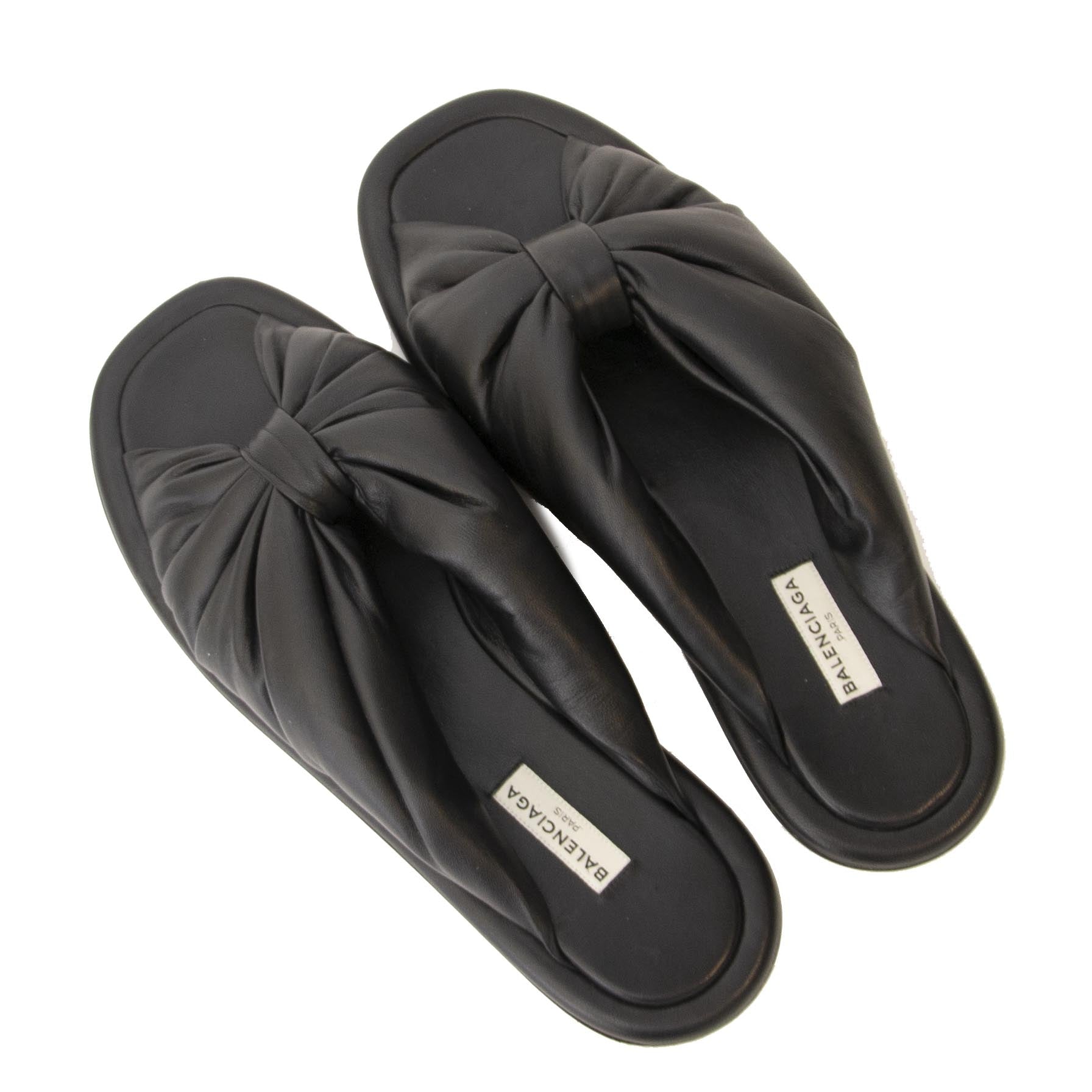 Buy authentic secondhand Balenciaga slippers at the right price at Labellov.
