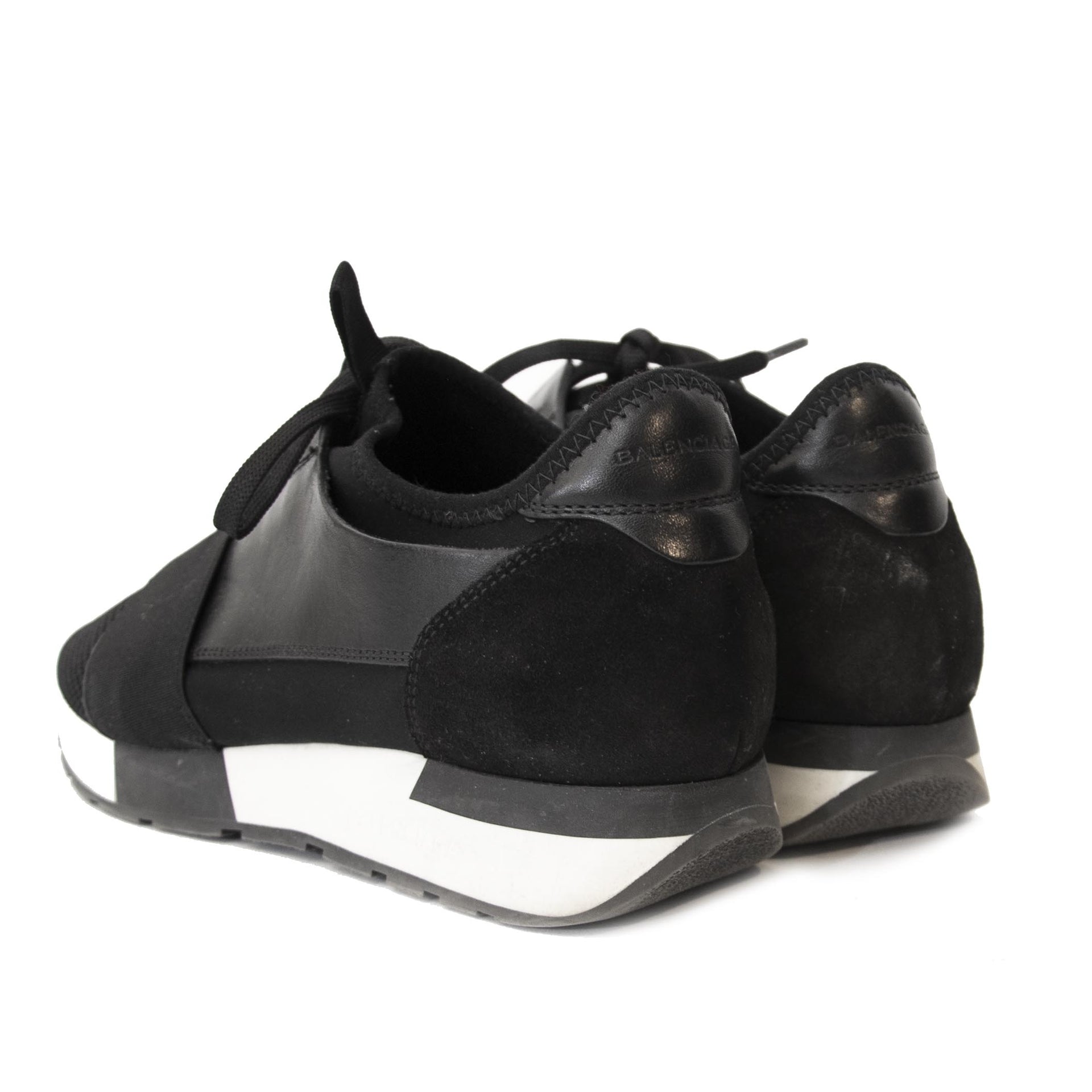 Balenciaga Black / White Race Runner Sneaker - Size 40. Acheter en ligne des chaussures de Balenciaga deuxieme mains, chez LabelLOV.