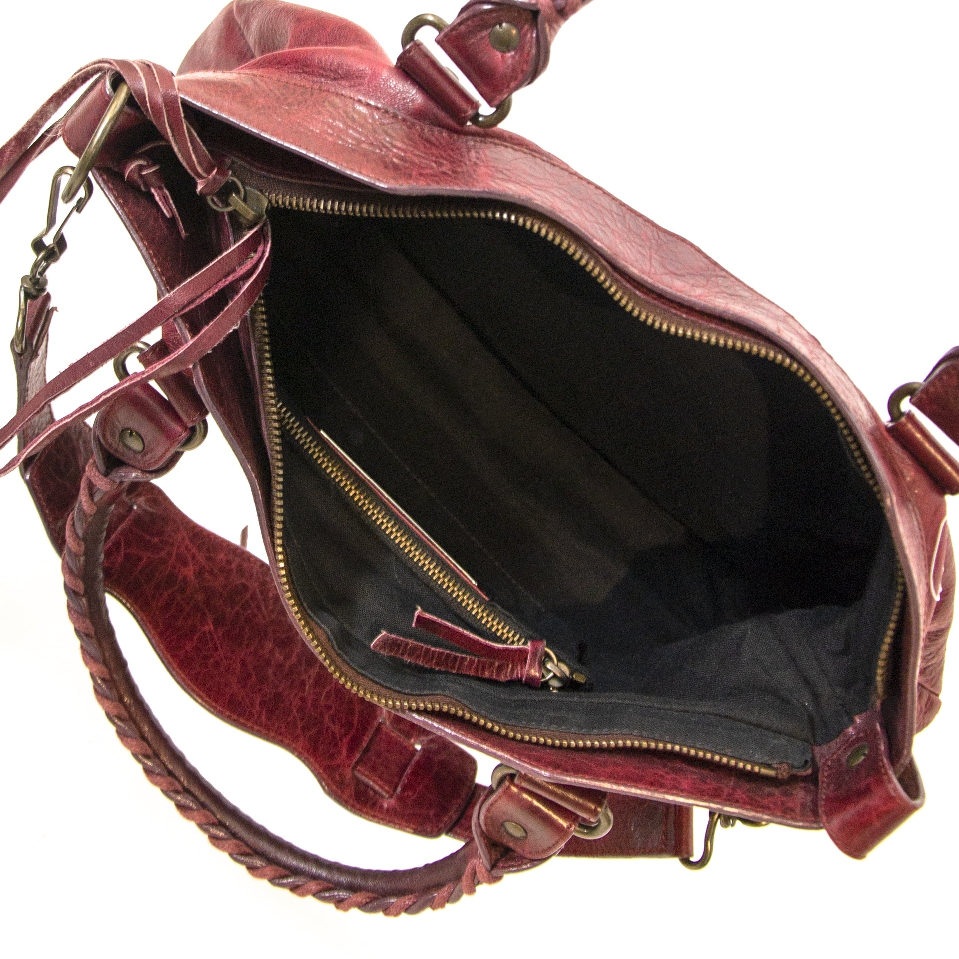 Balenciaga Burgundy Nano City Bag Buy and sell vintage handbags and fashion accessories at Labellov Antwerp. Koop en verkoop handtassen bij Labellov Antwerpen, webshop en winkel. Betaal veilig en eerlijk. Vente et achat de sac a mains vintage.
