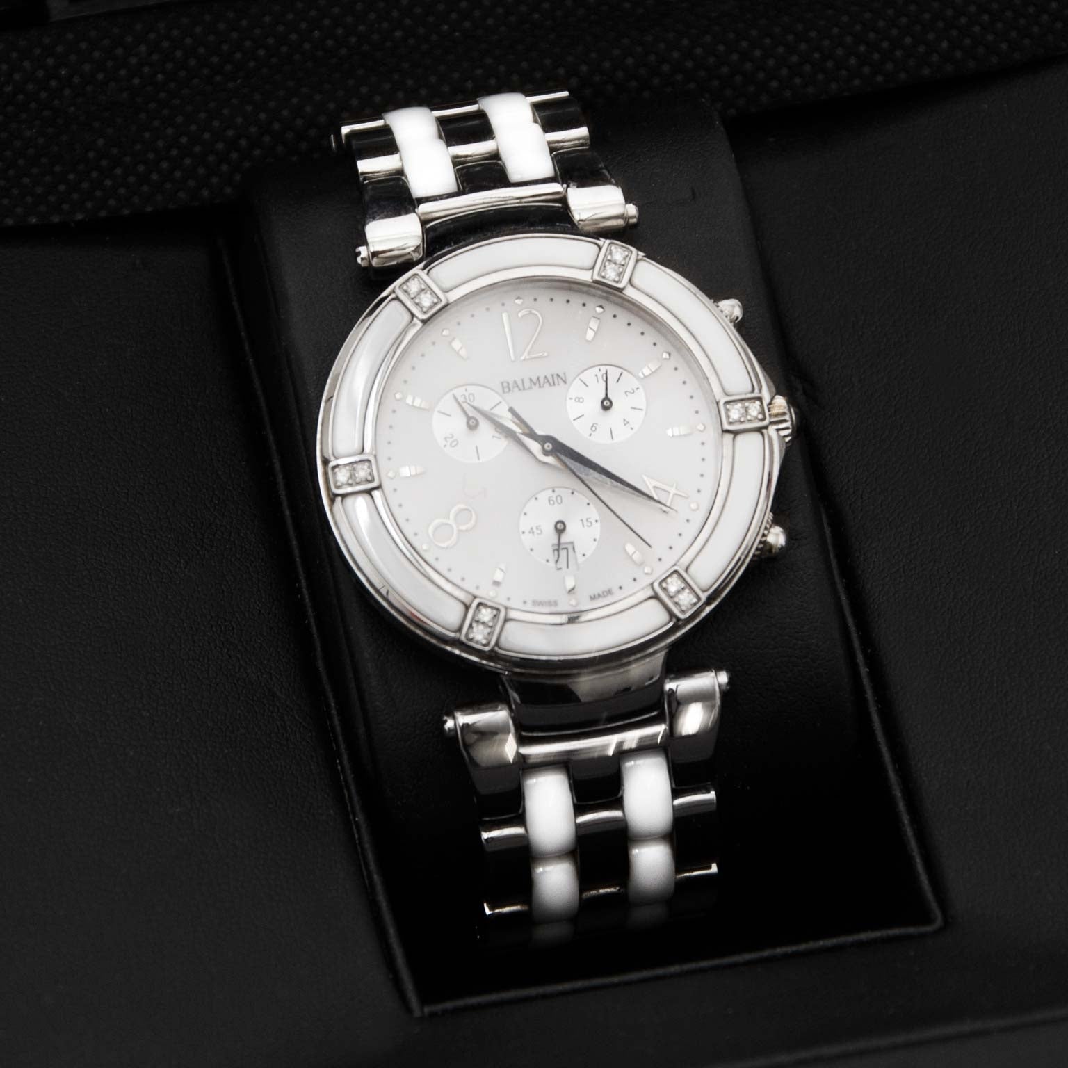 op zoek naar een Balmain Balceram Chrono Lady Horloge B7036.33.24? Koop uw horloge nu tegen de beste prijs bij labellov.com
