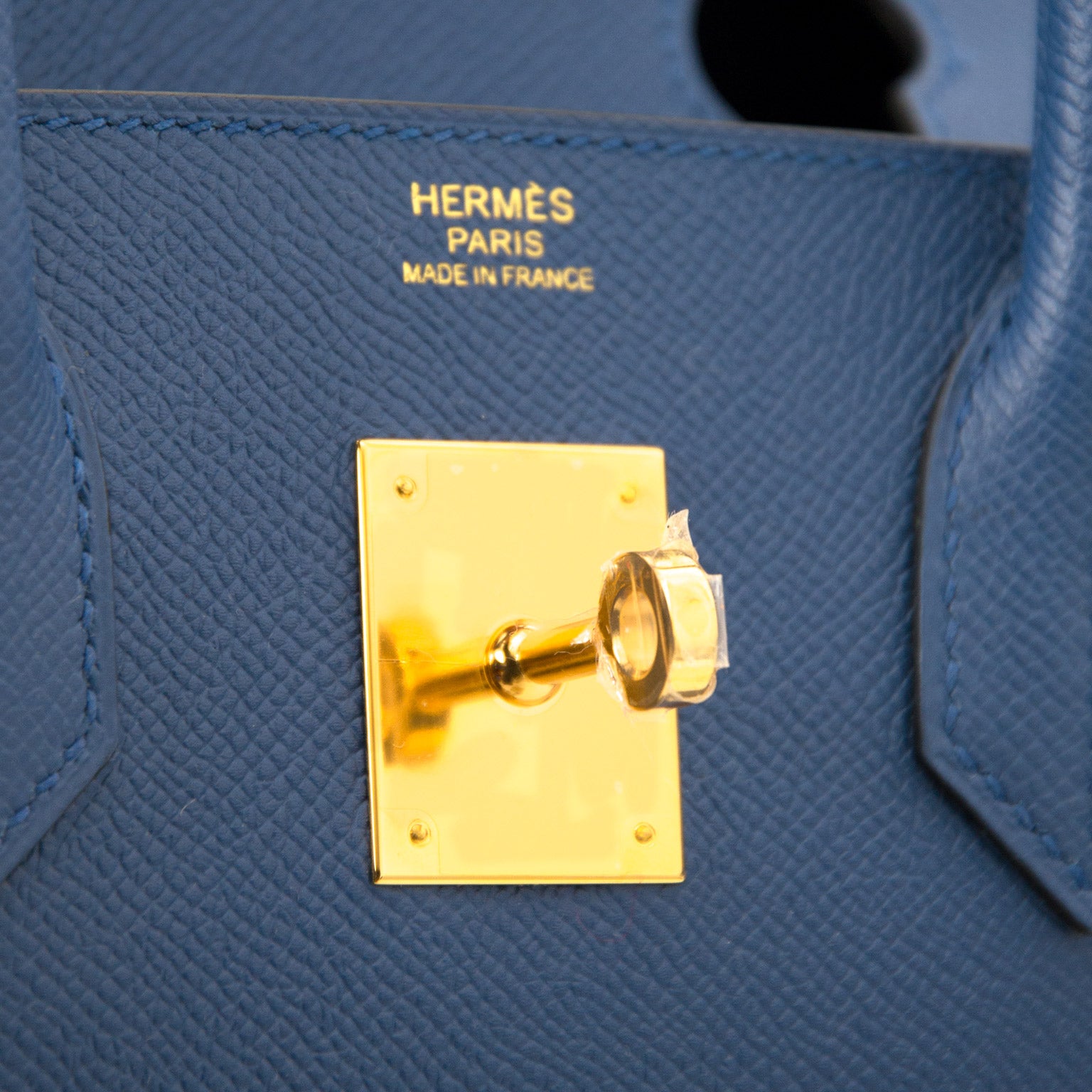 Koop veilig en aan de beste prijs uw tweedehands en nieuwe Hermès Birkin 30 Bleu Agathe GHW