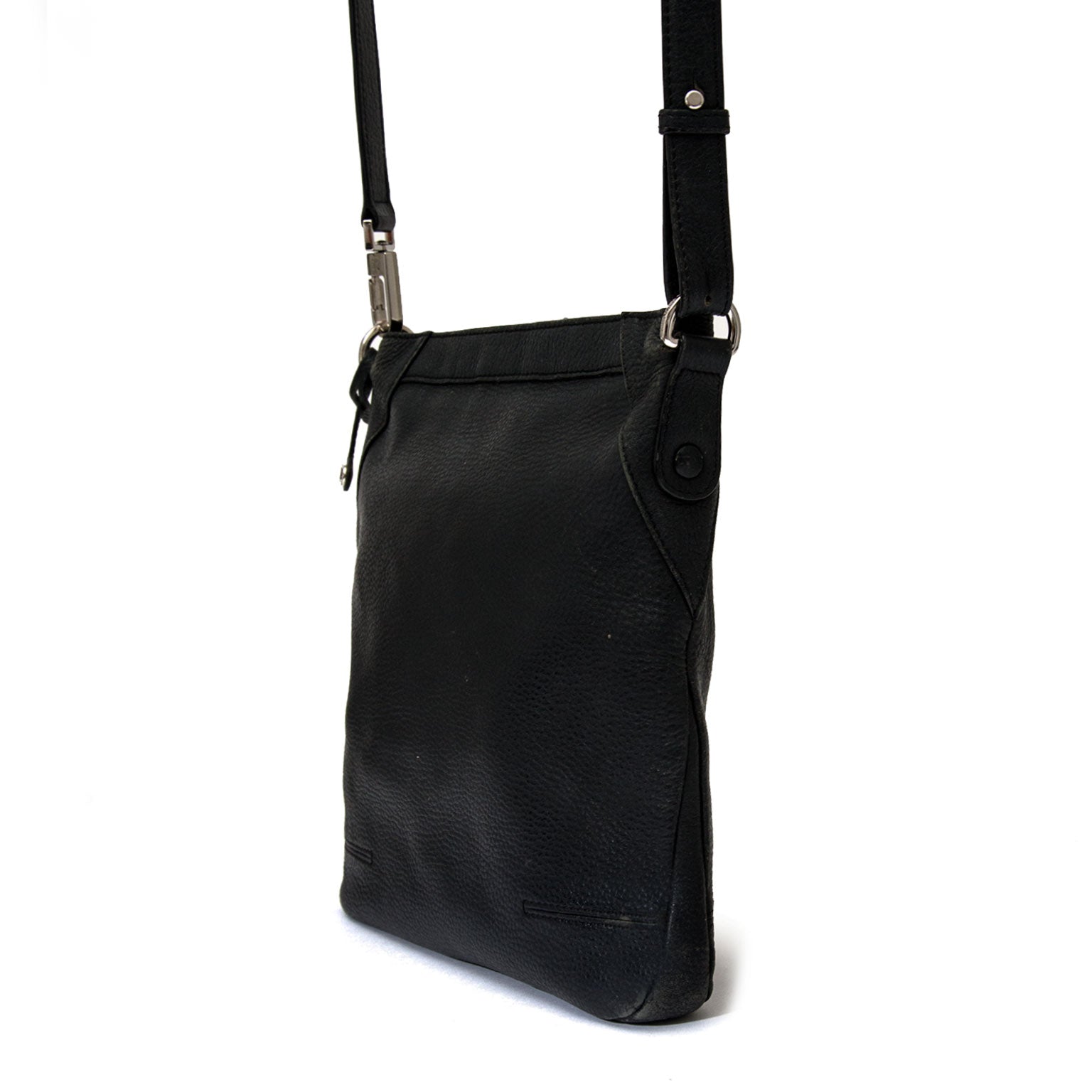 Our Belgian Designers designed this classic model by Delvaux. This cross body bag has a zip closure and adjustable shoulder straps. The interior is simply in black. Beauty in his simplicity, Audrey Hepburn would know what do.