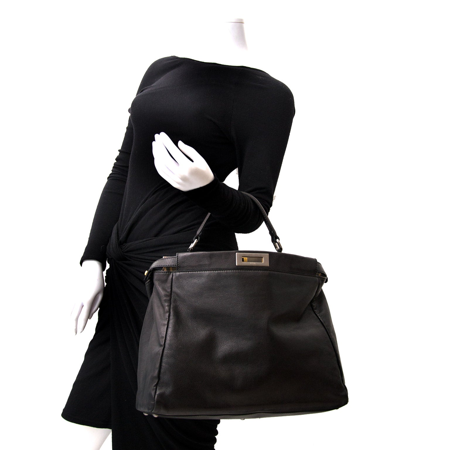 Koop online bij labellov.com Fendi Black Medium Peekaboo tegen de beste prijs