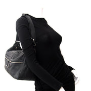 Op zoek naar een designer handtas? Koop uw Tod's Black Shoulder Bag aan de beste prijs.