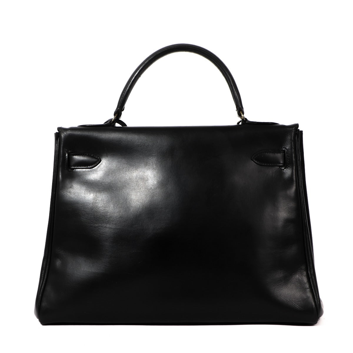 Look at this stunning hermes in black boxcalf leather with golden hardware.