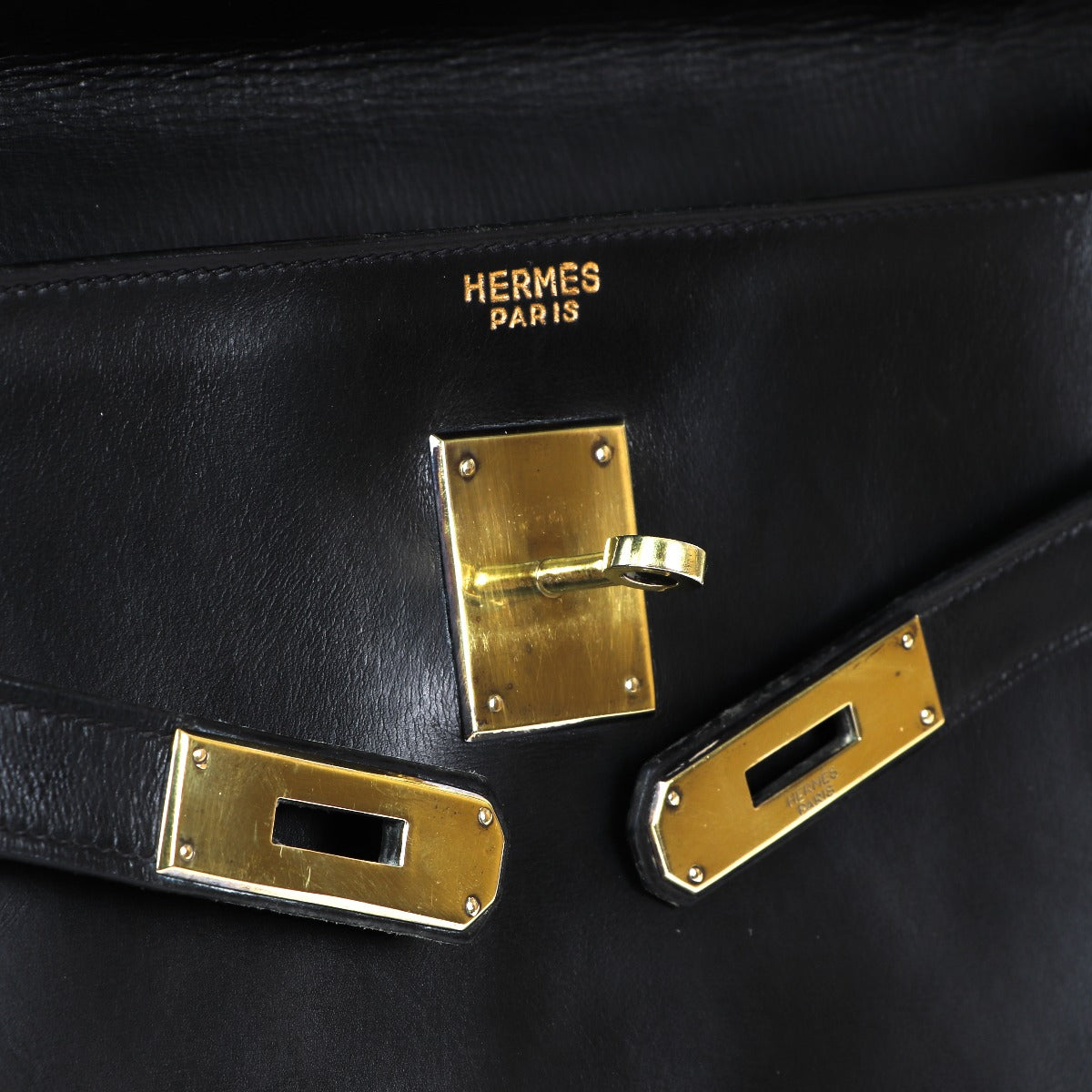 Look at this stunning hermes in black boxcalf leather with golden hardware.