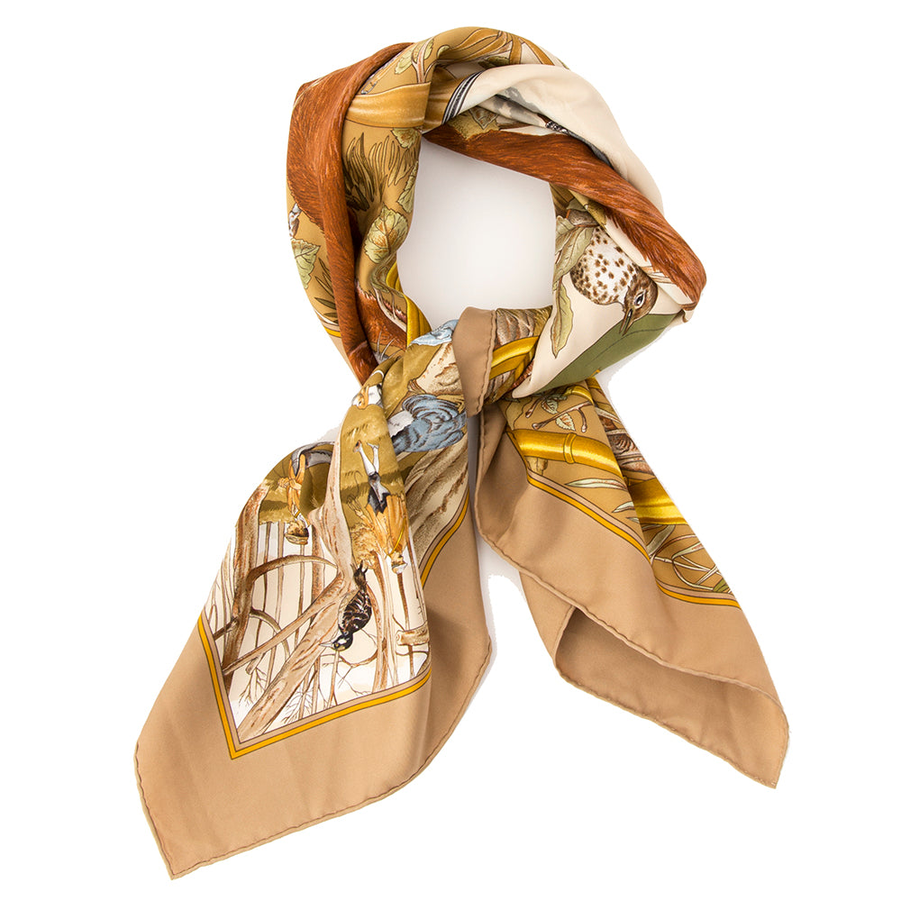 Hermès carré de soie 'Chasse au bois' for sale on luxury webshop Labellov