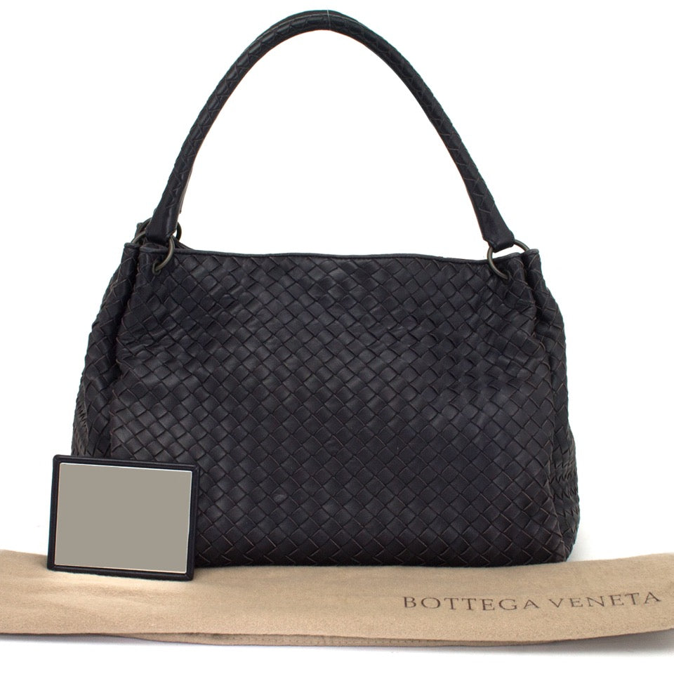 Authentieke Bottega Veneta gewoven voor de juiste prijs bij LabelLOV vintage webshop. Bottega Veneta gewoven. Veilig online winkelen. Luxe, vintage, mode. Antwerpen, België.