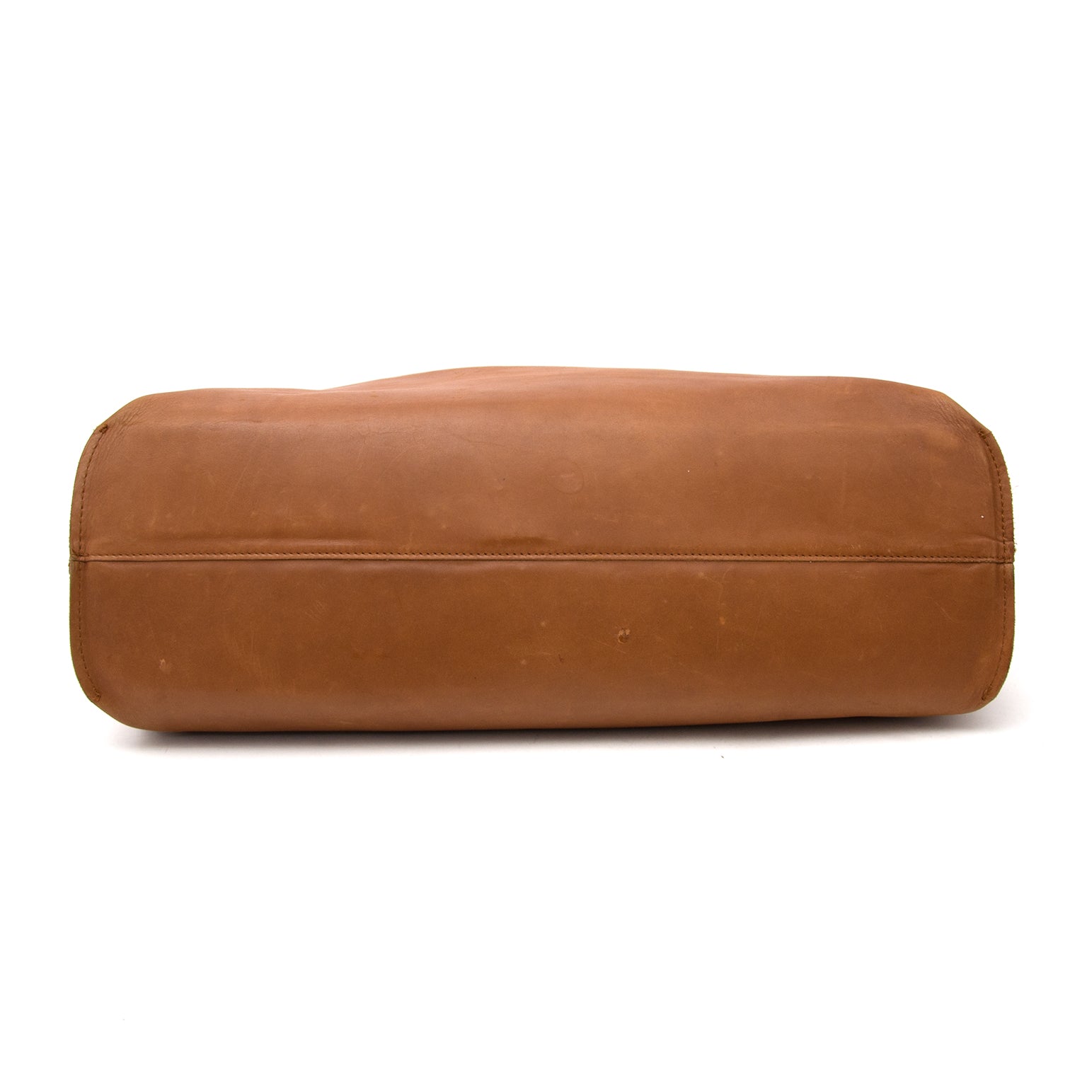 Are you looking for a designer handbag? We buy and sell your seconhand designer handbags.