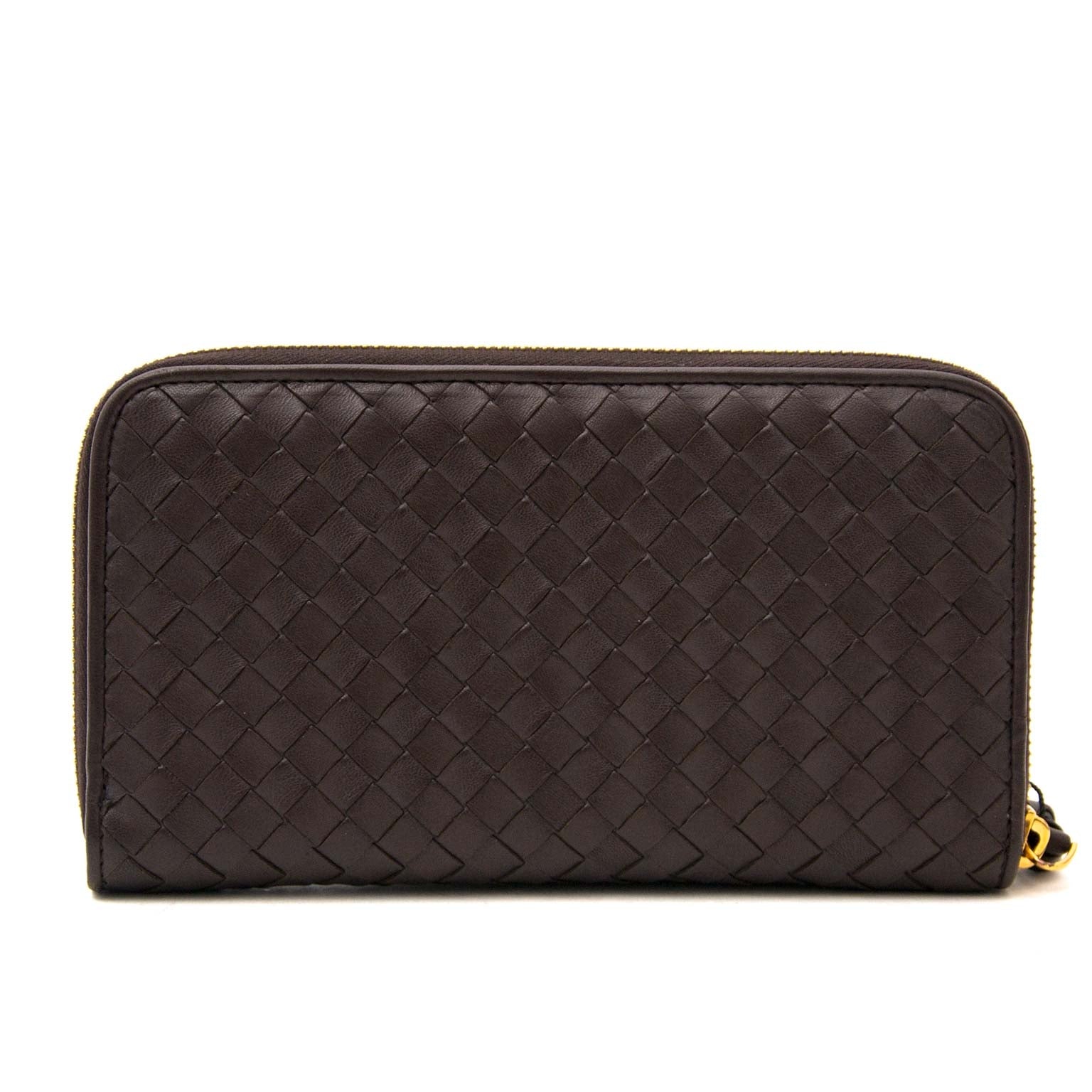 Bottega Veneta Chocolate Intrecciato Leather Wallet Buy authentic designer Bottega Veneta secondhand wallets at Labellov at the best price. Safe and secure shopping. Koop tweedehands authentieke Bottega Veneta portefeuille bij designer webwinkel labellov